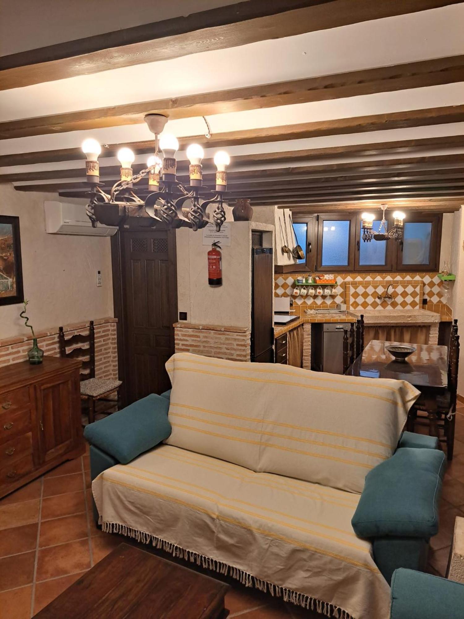 Casa Rural La Bodega, Ofrece Cata De Vino Gratis Horche Dış mekan fotoğraf